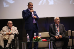 الدكتور جمال يحياوي يتوسط الدكتور نصر الدين سعيدوني (على اليمين) والدكتور عبد الجليل التميمي (على اليسار).